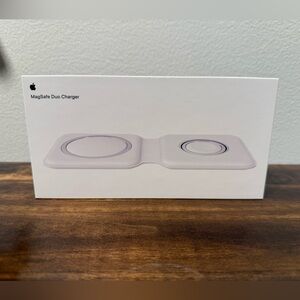 Apple MagSafe Duo Charger in White